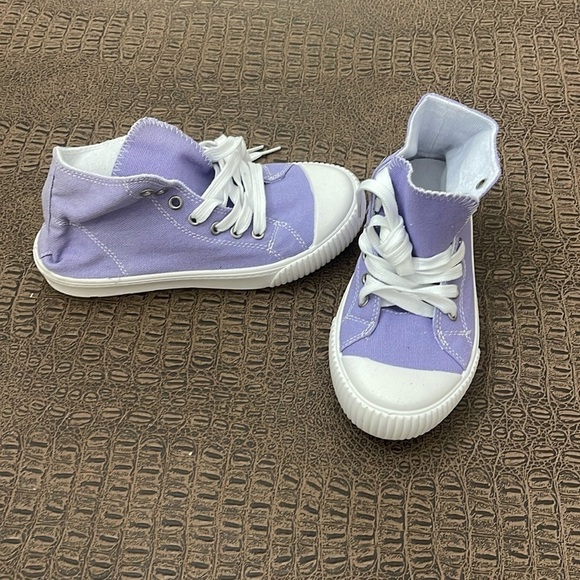 purple high top canvas sneakers size 7.5 ( 38) - Picture 1 of 7